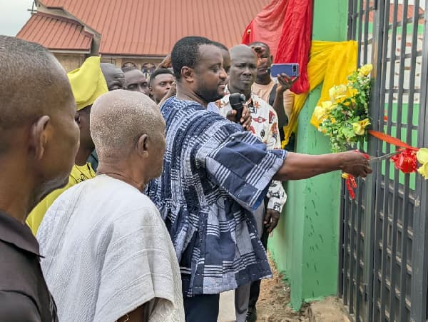 Isaac Nsiah commissions new KG block at Modaso Roman Catholic School