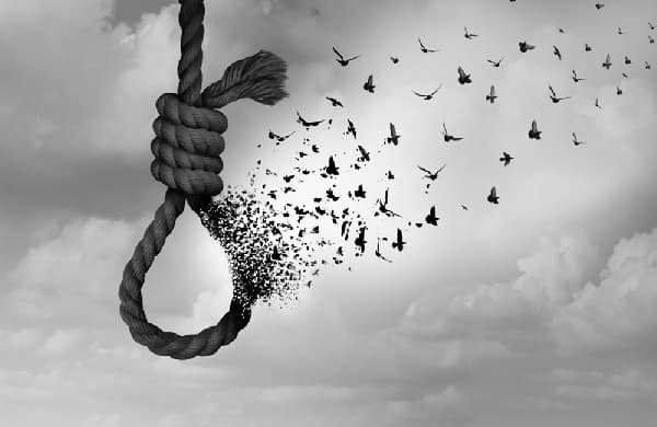 40-year-old teacher dies in suspected suicide