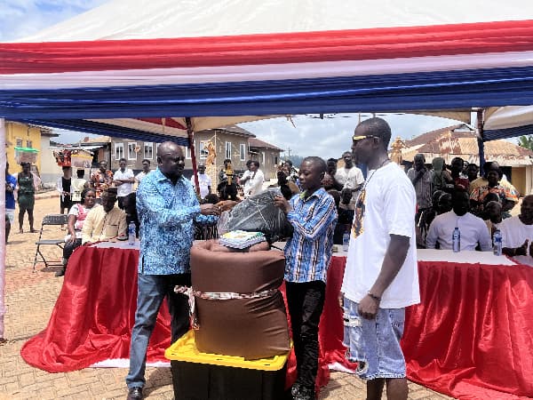 Fanteakwa North MP empowers 150 newly admitted SHS students with educational materials