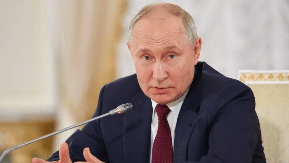 ‘Let’s change the world together’ – Putin tells young people