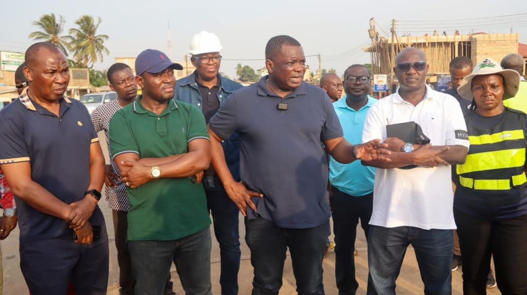 Roads Minister orders contractors to keep working during official visits