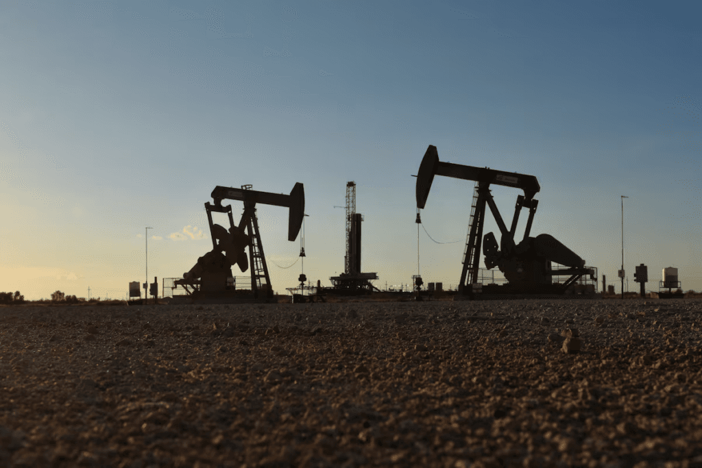 Oil falls ahead of US announcement on new Iran sanctions