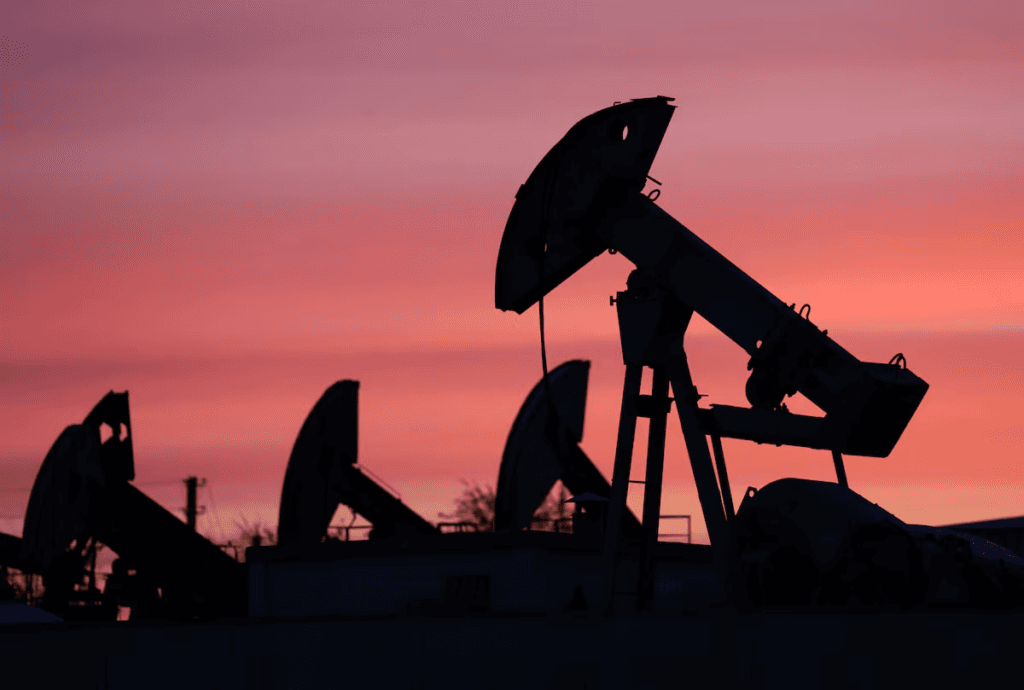 Oil prices extend gains as US and Iran trade fresh strikes