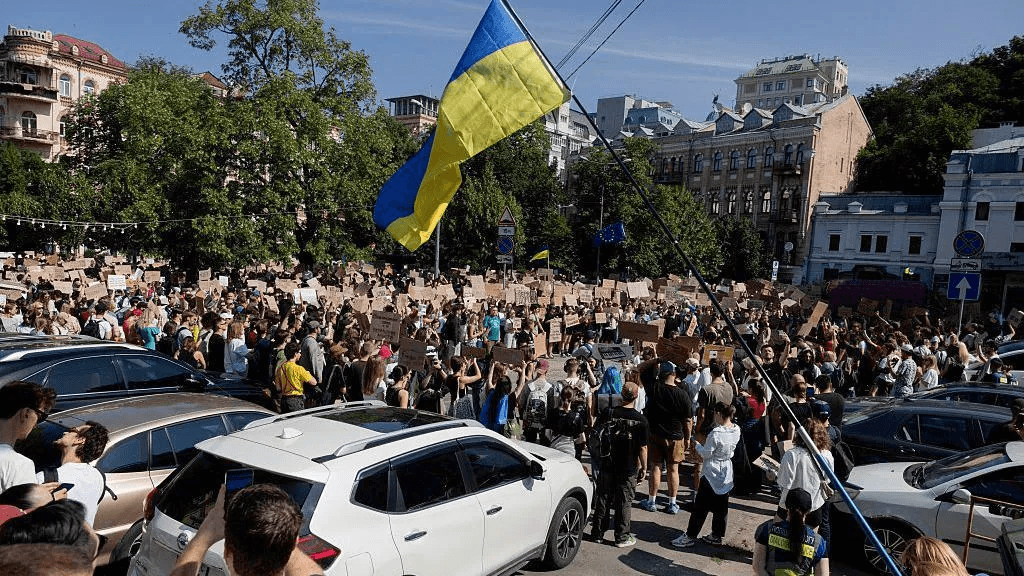 Protests in Ukrainian cities against Zelensky’s removal of defence minister