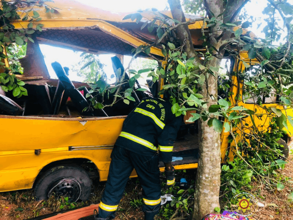 25 rescued after bus crashes on Peki–Anyensu road