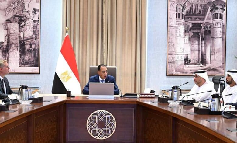 PM discusses with Fujairah officials steps to complete implementation of “Fujairah-Alamein” oil, gas company project