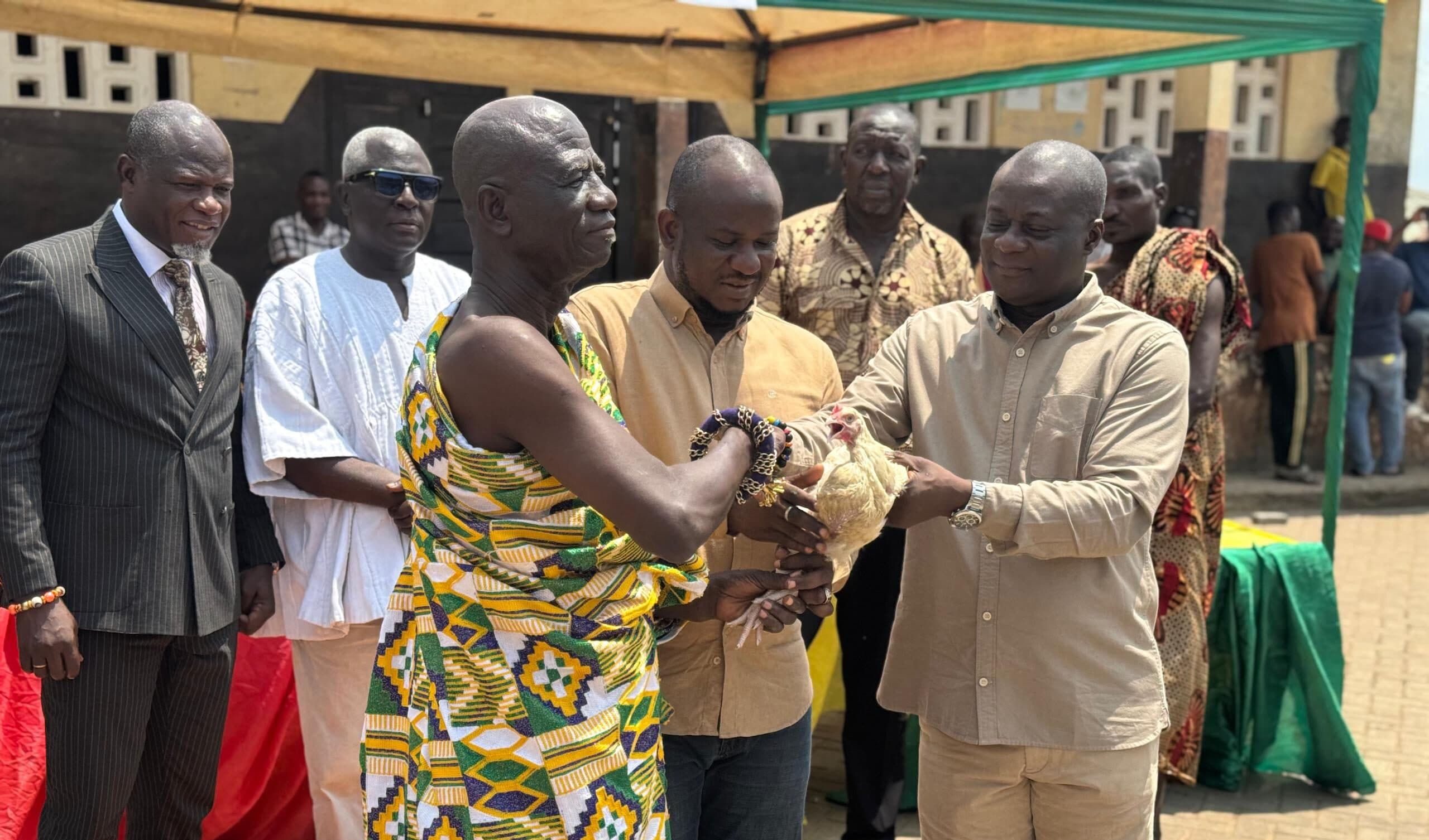 EKMA begins distributing poultry birds under Nkoko Nkitinkiti Programme