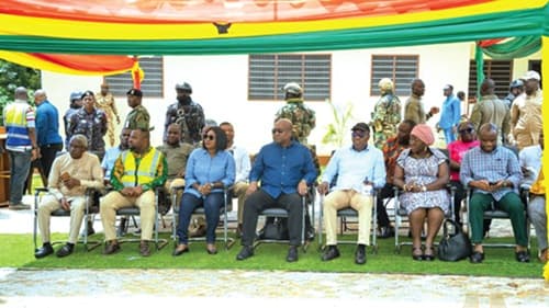 President Mahama inspects ‘Nkokɔ Nketenkete’ processing plant at Bechem - Says Bechem will become chicken capital