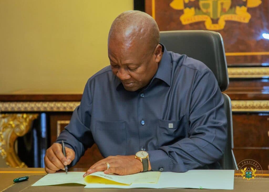 Mahama grants presidential pardon to 863 convicted persons