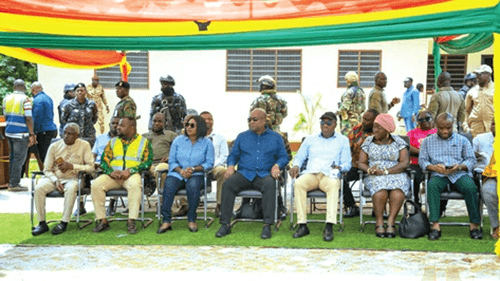 Mahama inspects Nkokɔ Nketenkete plant, eyes Bechem as chicken capital